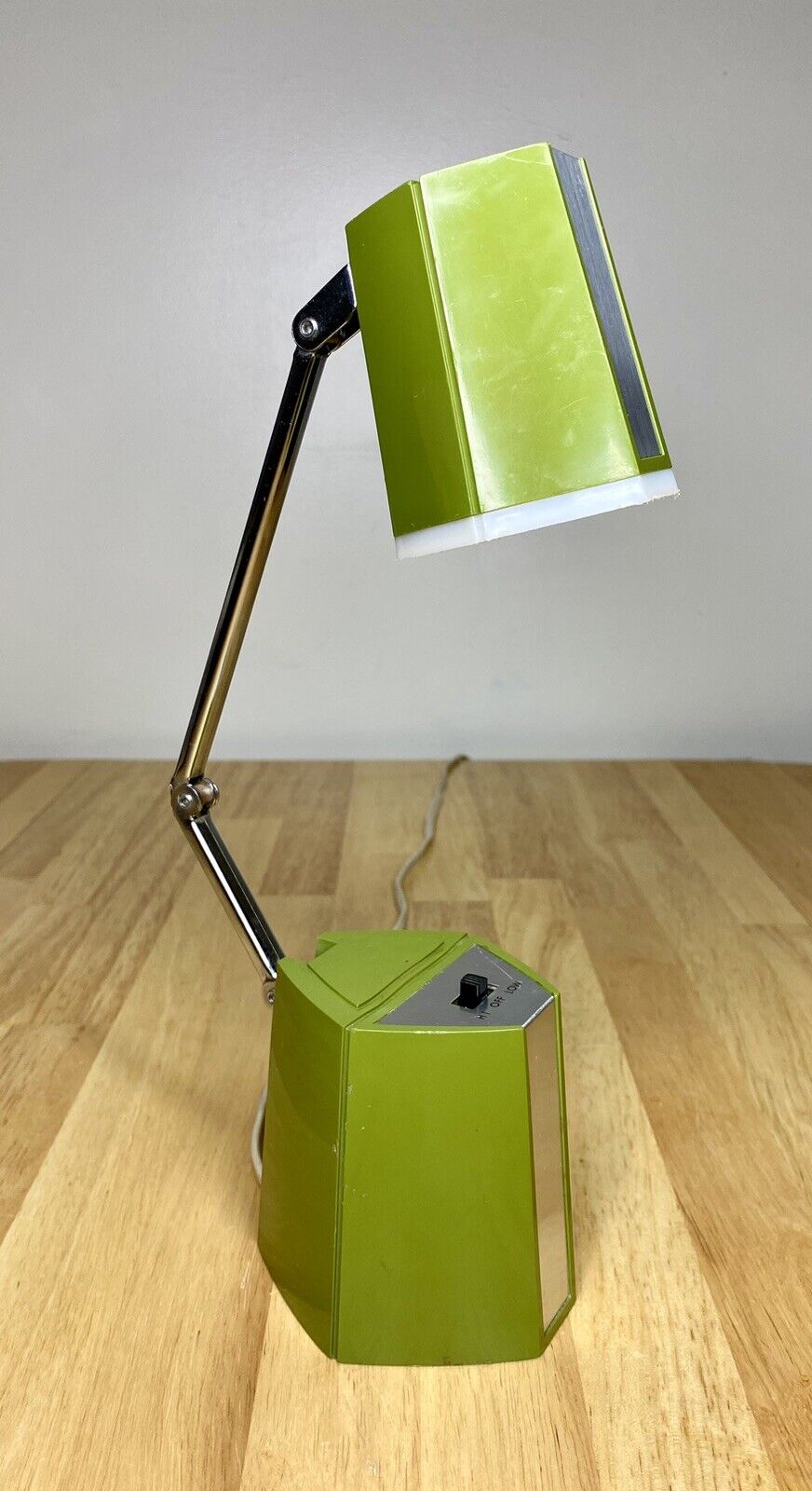 Vintage MCM Hamilton Industries Adjustable Desk Lamp Avocado Green