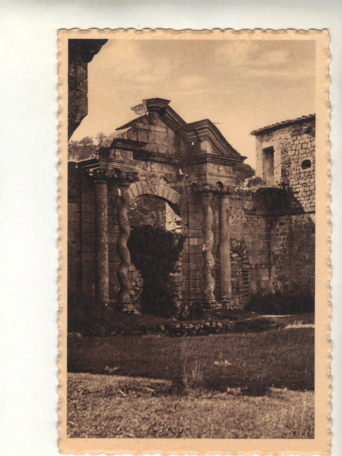 Entrance to the Château de Boulogne (i 2857)