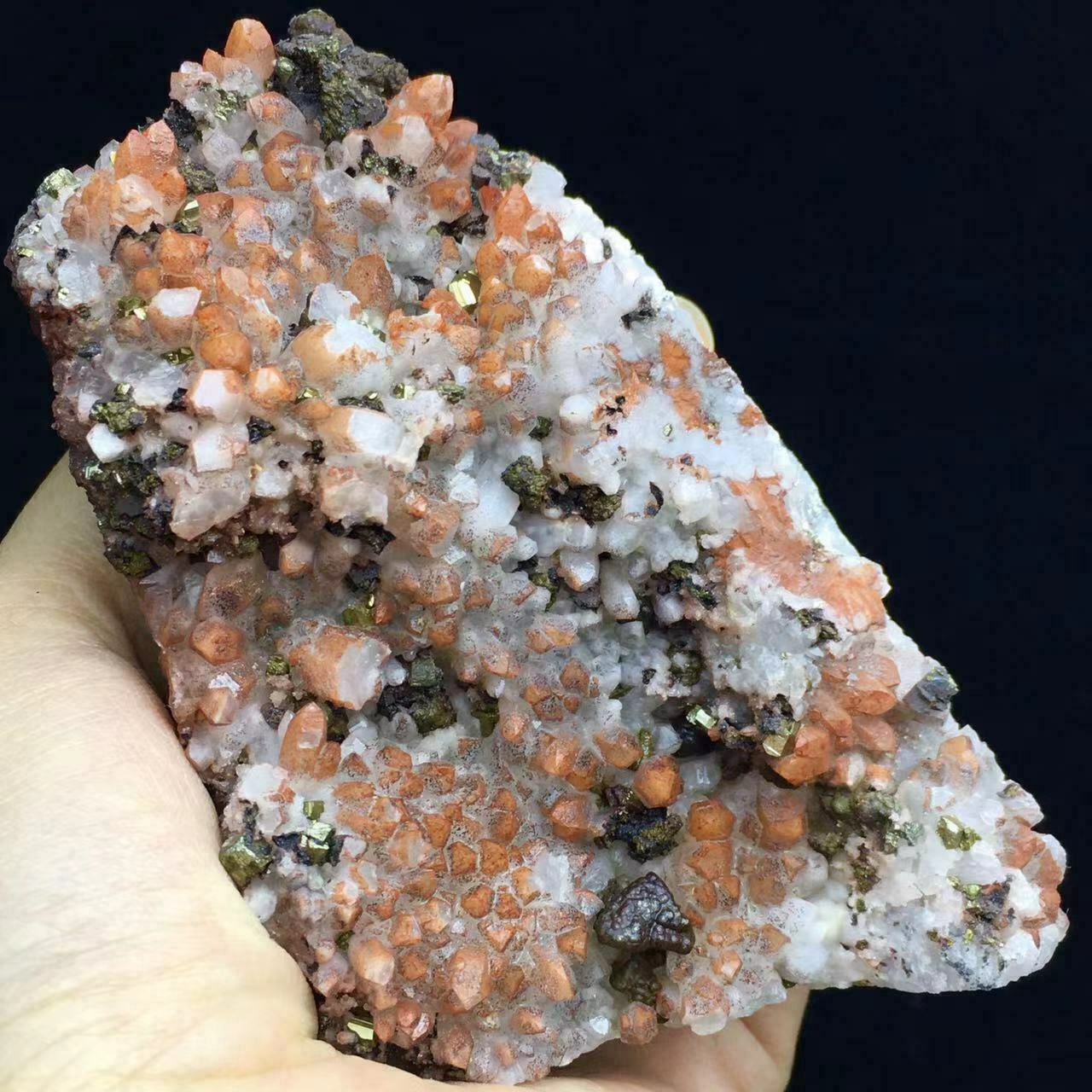 269g Natural Shiny Pyrite Crystal Based on the Red Quartz Mineral Specimen
