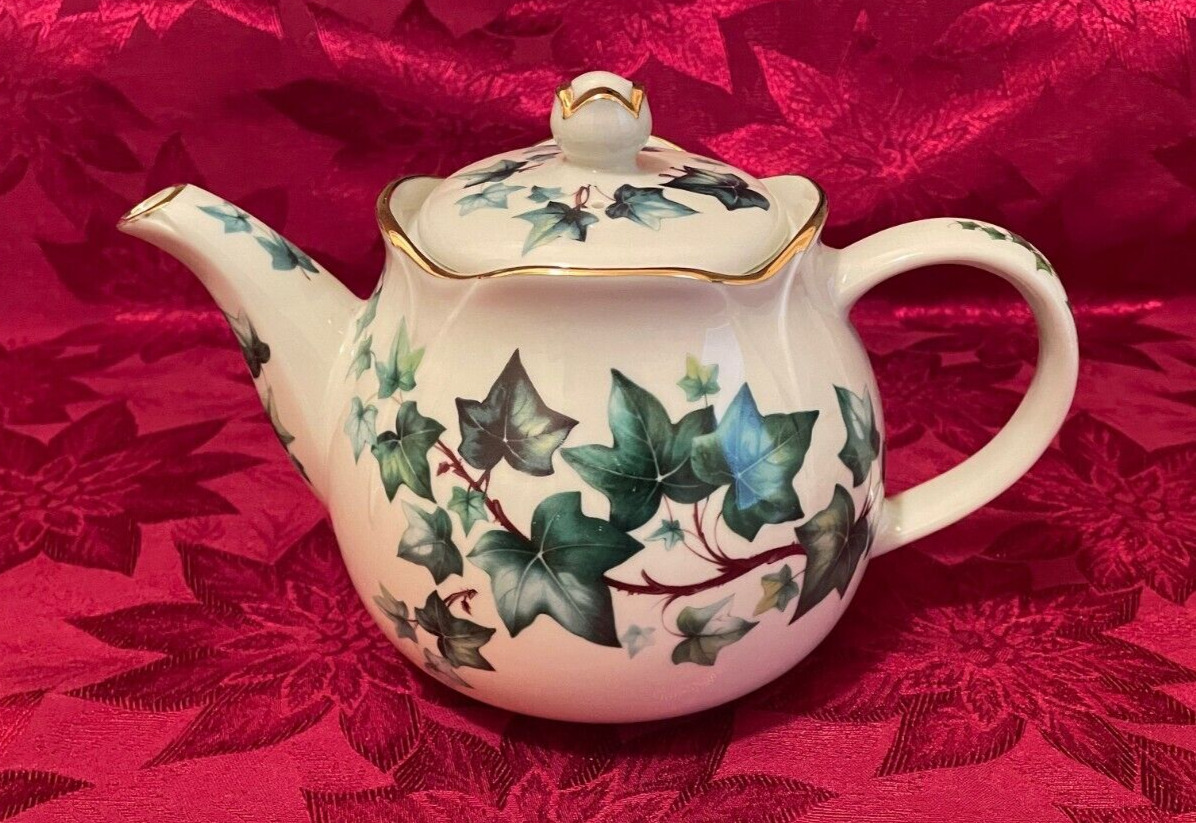 Teapot Vintage Robinson Design Group Japan Ivy Gold Trim