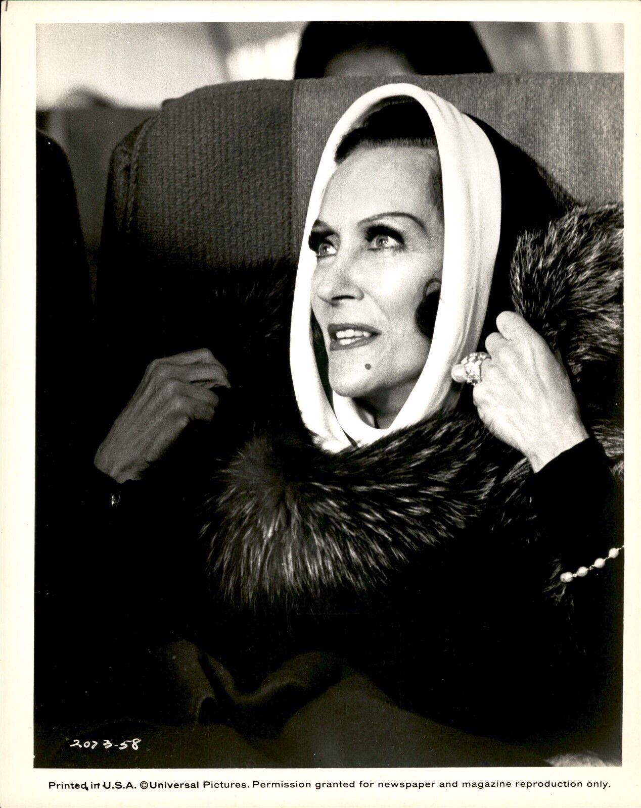 BR9 Original Photo ACTRESS GLORIA SWANSON Elegant Glamour Star in 1975 AIRPORT