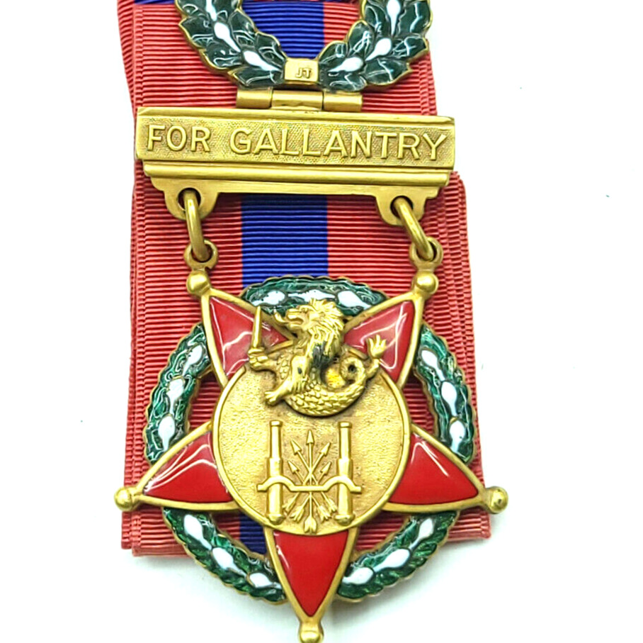 Vintage Philippines Gallantry Distinguished Conduct Service Award Medal EL ORO