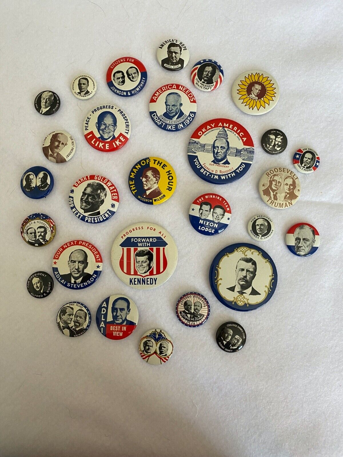 27 Presidential Political Campaign Buttons Pins - Kleenex 1968 Reproduction