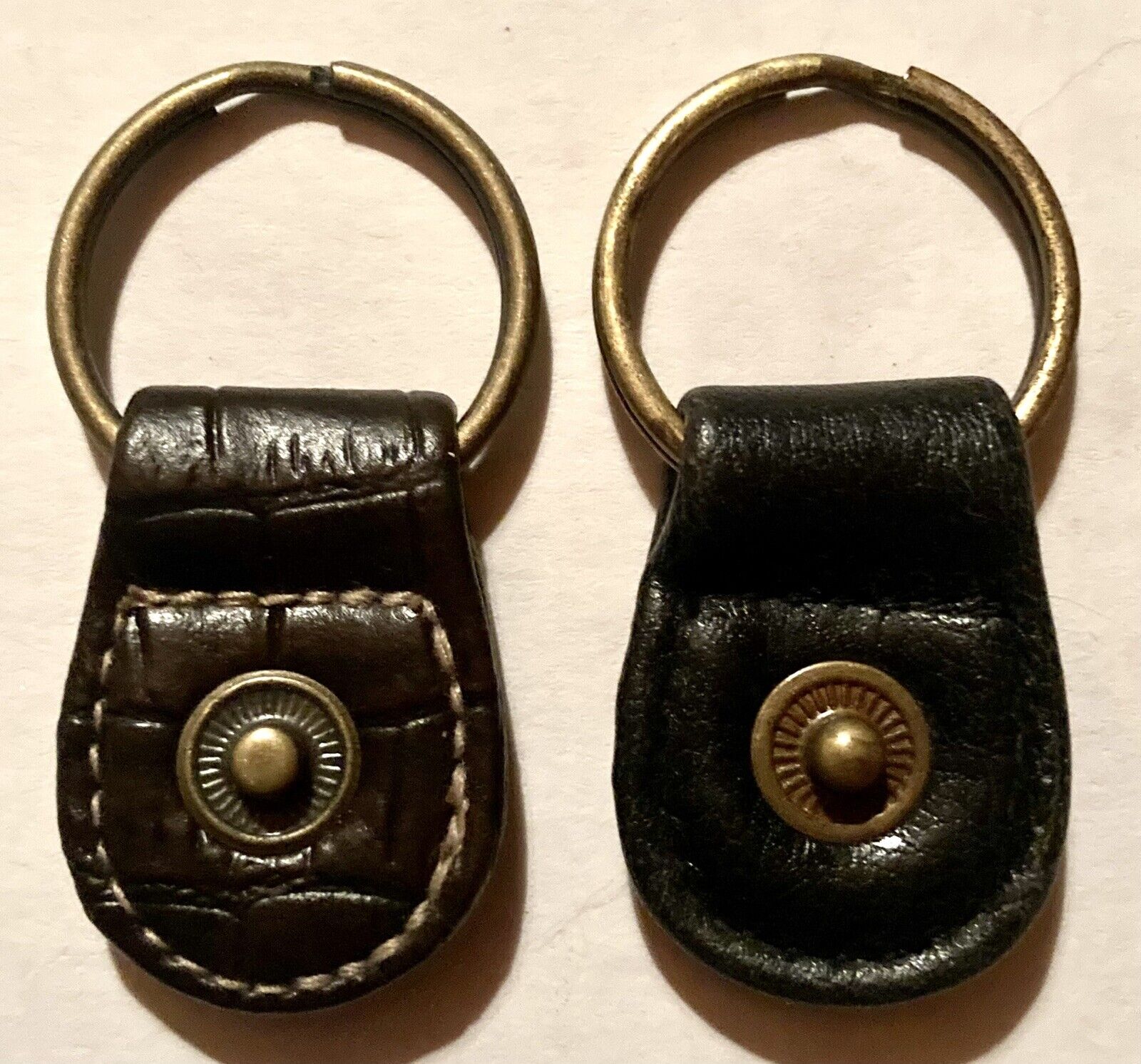 BLACK & BROWN LEATHER KEYCHAIN WITH METAL CLASP CENTER VINT 1980S 2 KEYCHAIN SET