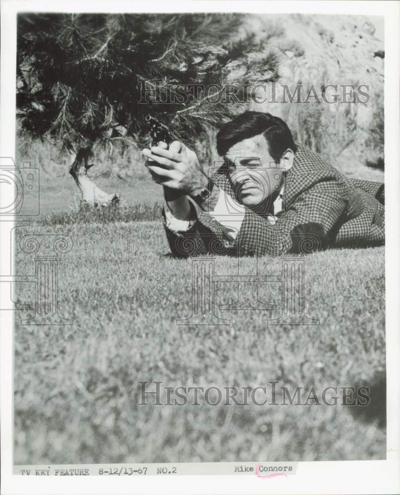 1967 Press Photo Actor Mike Connors in \