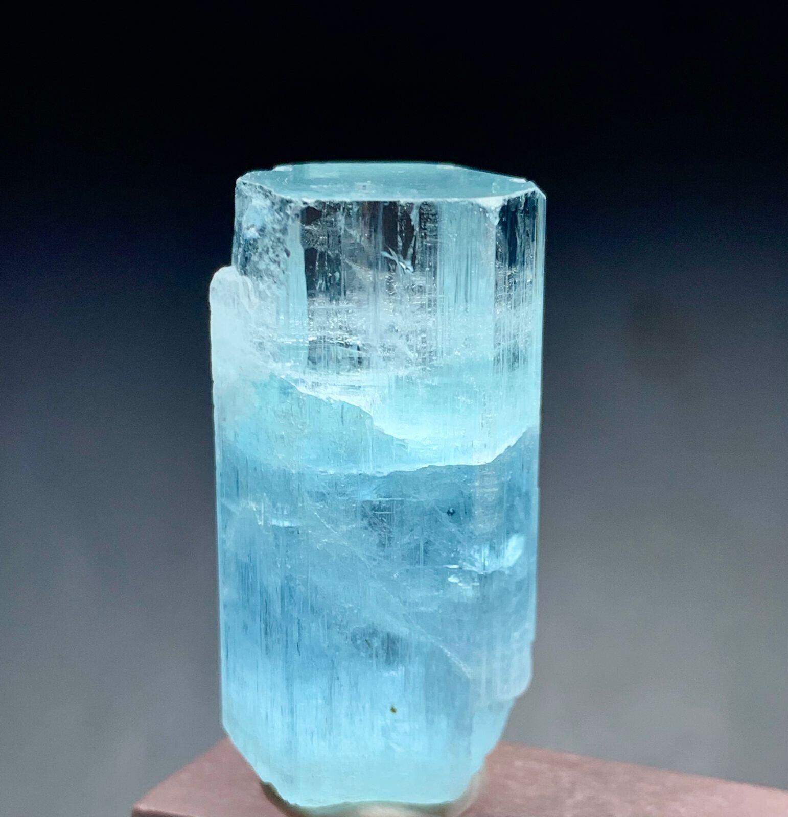 100 Carat beautiful terminated aquamarine crystal from Pakistan