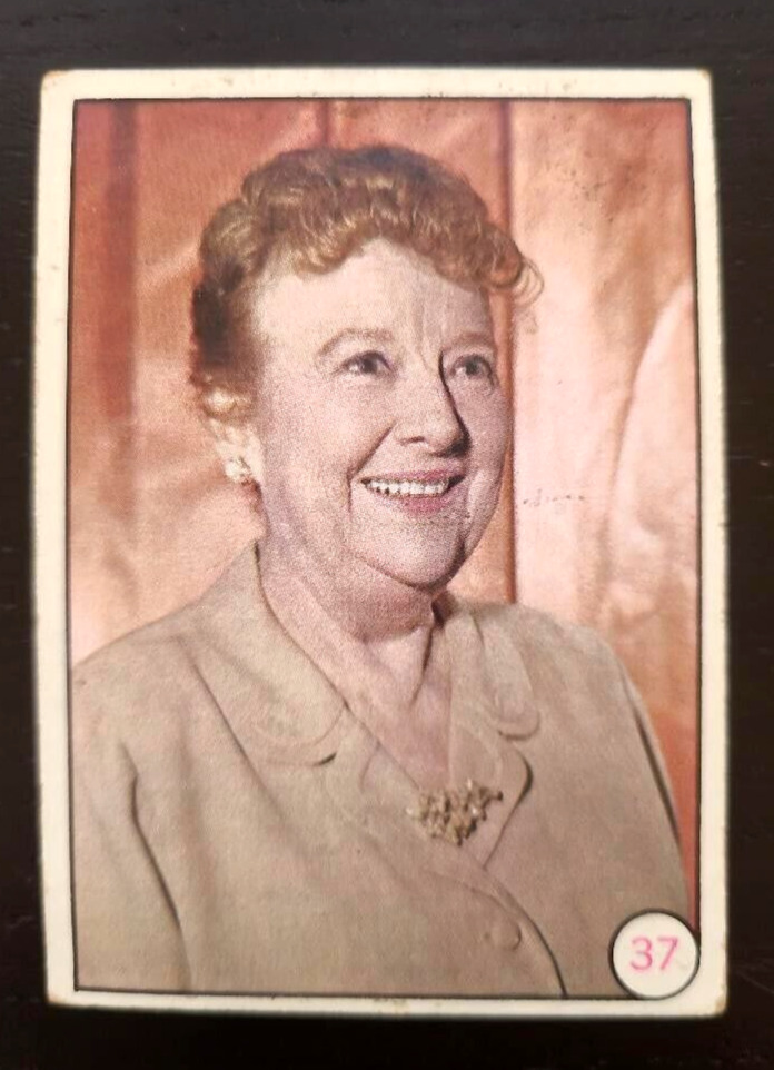 Aunt Harriet 1966 TOPPS Batman Color NonSport Trading Card #37 Bat Laffs