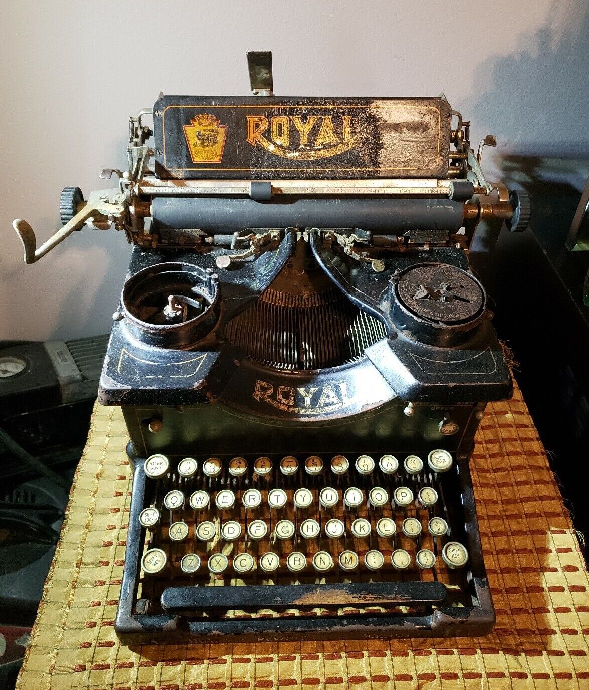 Antique Royal Typewriter Model 10  RARE double glass-panes