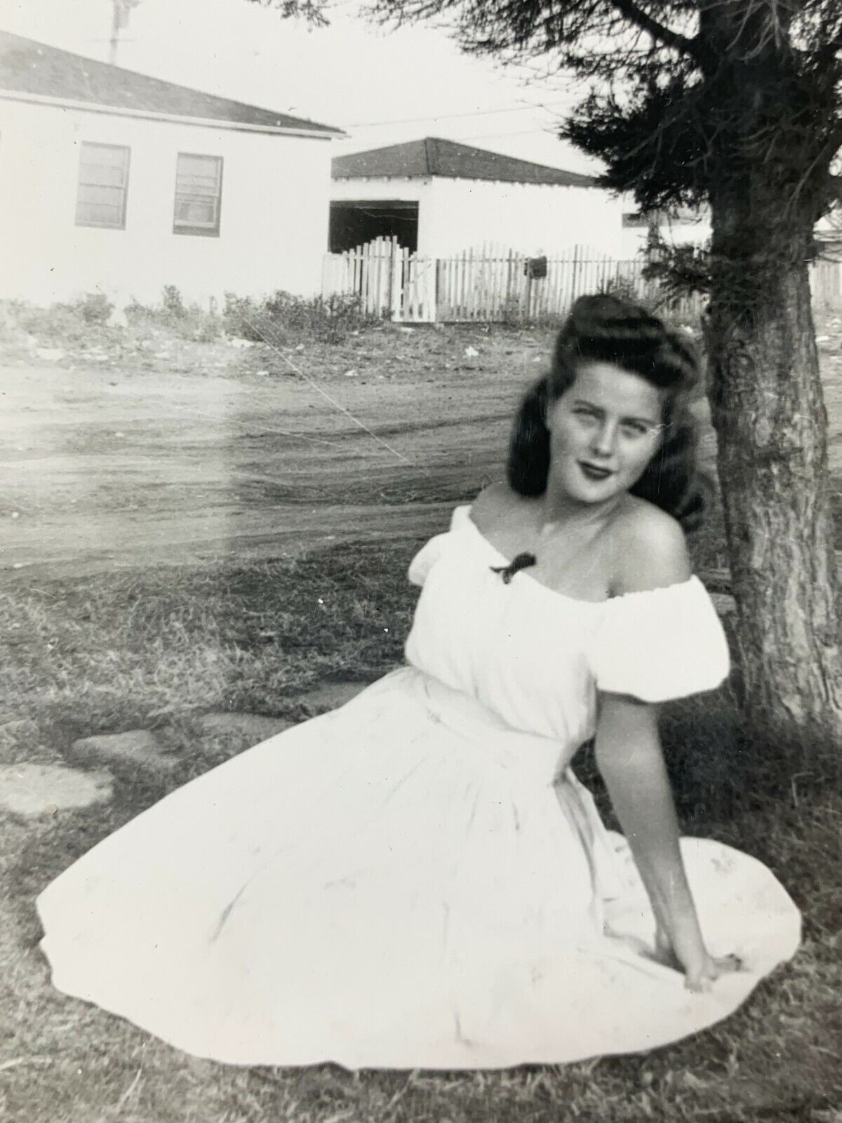 AgF) Found Photo Photograph Beautiful Woman Sitting Under Tree White Dress