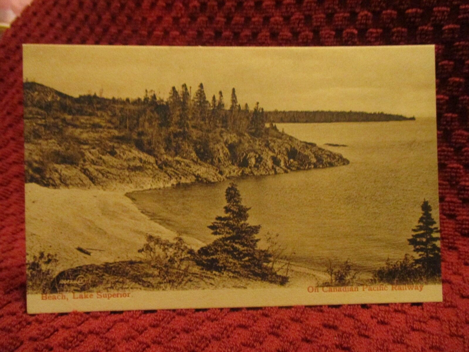 EARLY 1900\'S. BEACH, LAKE SUPERIOR. ON CANADIAN PACIFIC RAILWAY. POSTCARD.