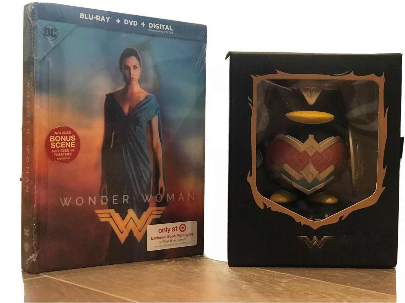 Wonder Woman Lenticular Collectible Packaging DVD + Custom Collectible Figure