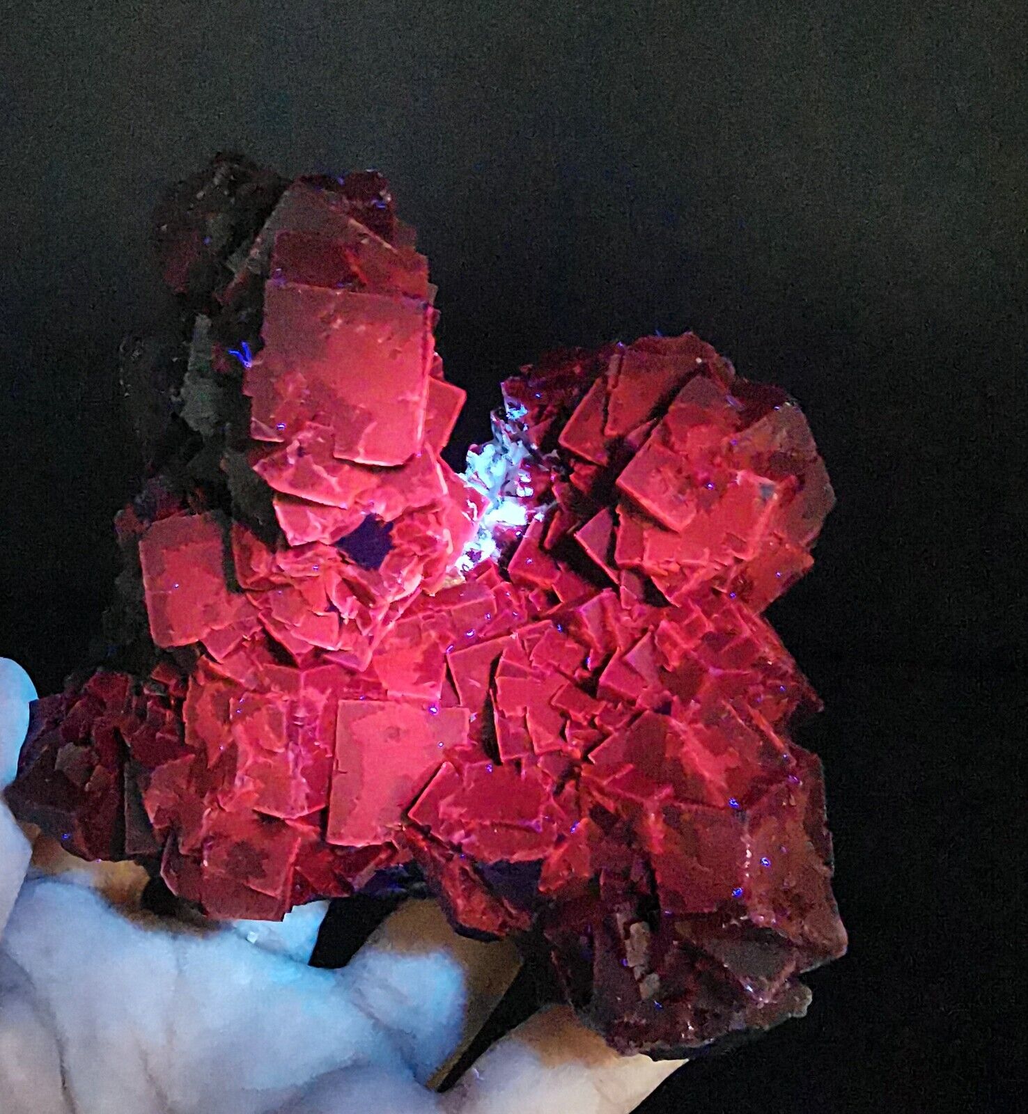 635g Natural Black Rose Fluorescent Cube Fluorite Quartz Mineral Specimen