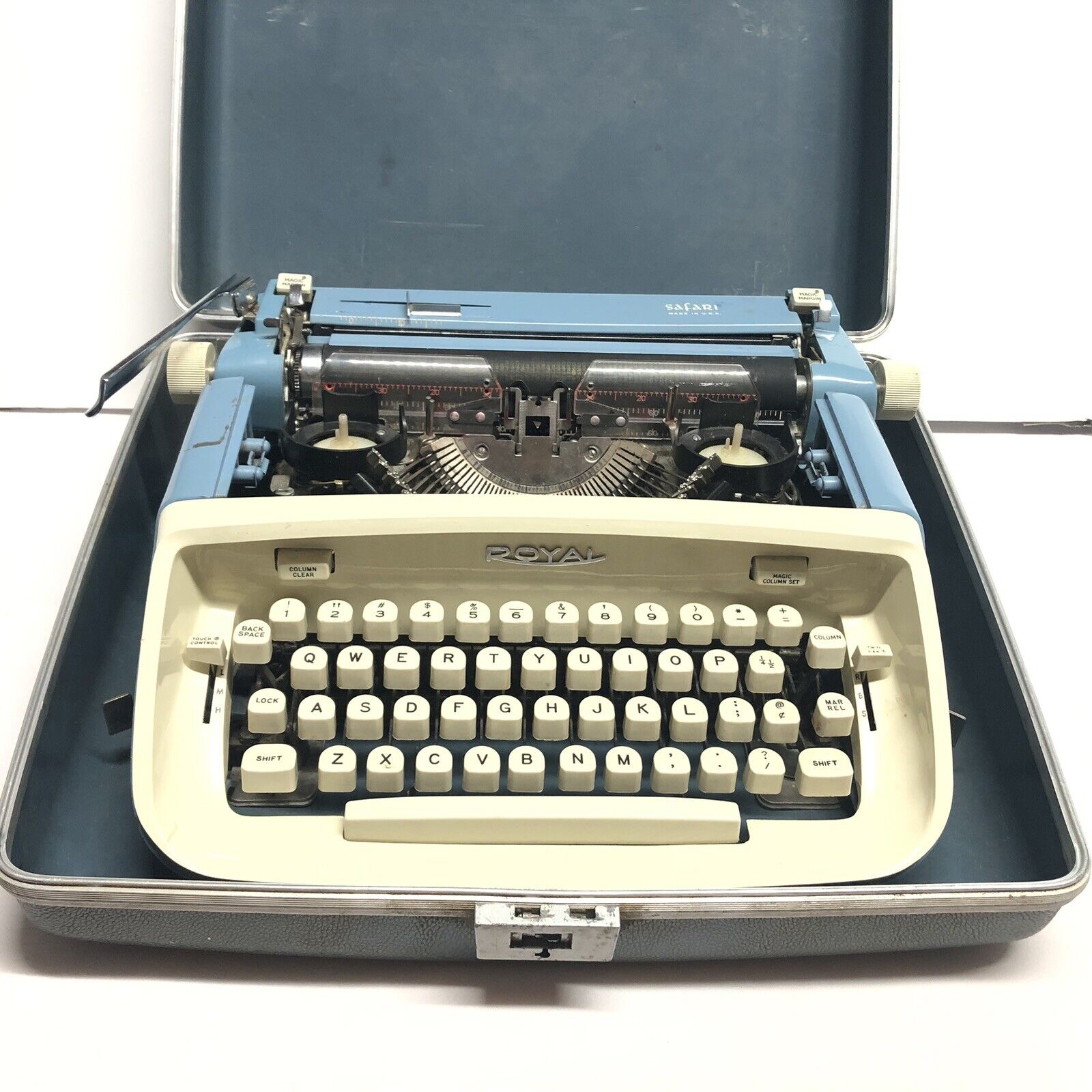 Vintage Mechanical Royal Safari Typewriter with Case For Parts Or Repair