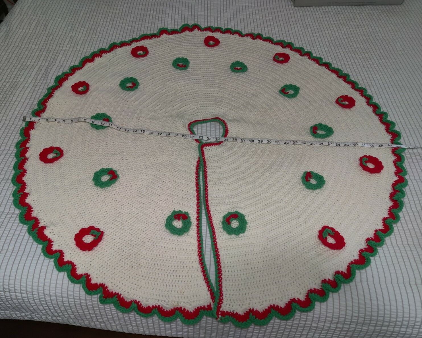 Vintage Handmade Crocheted Christmas Tree Skirt with Mini Wreaths 46\