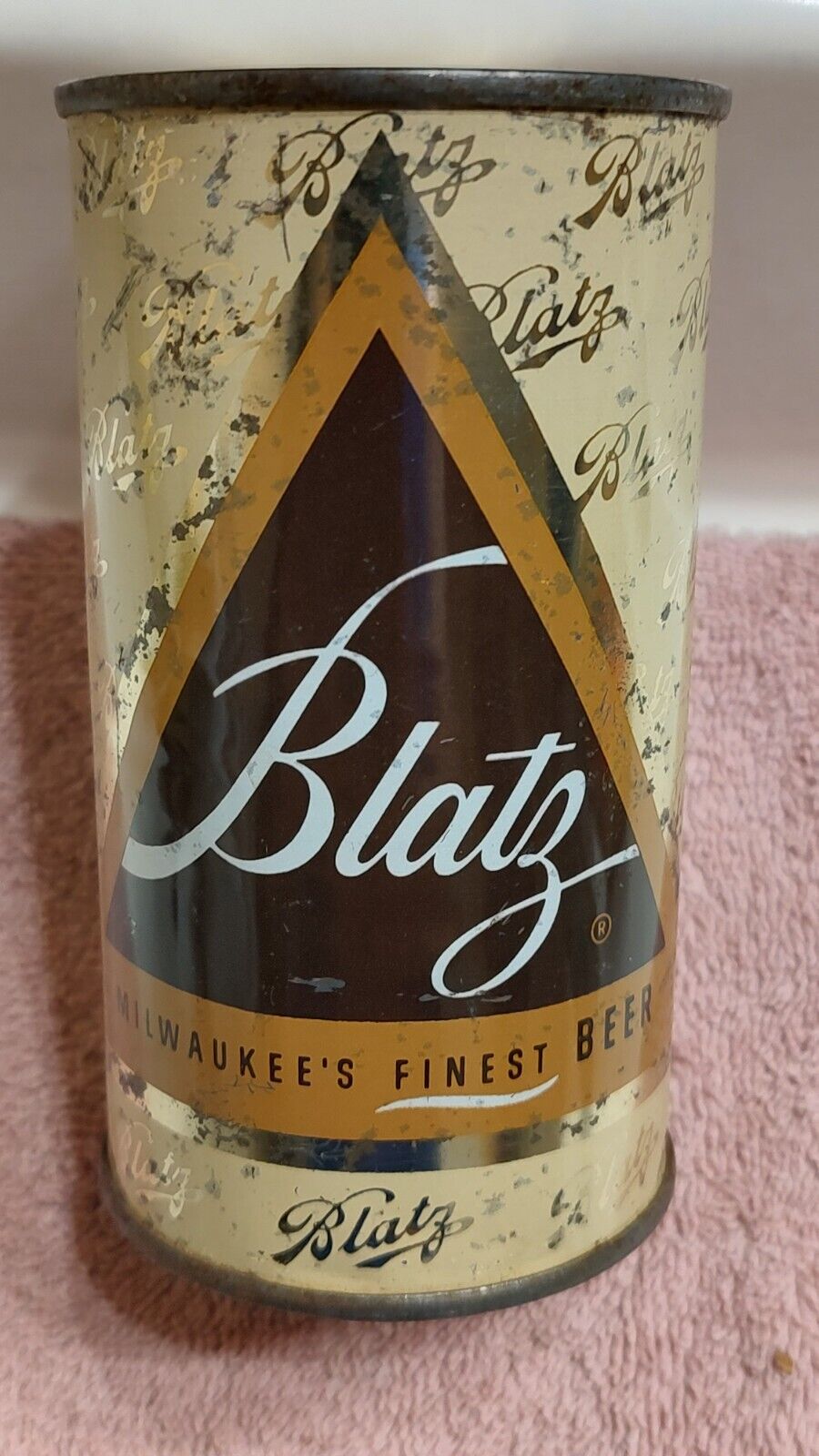 indoor 1950s BLATZ BEER, Flat top beer can, Milwaukee, Wisconsin