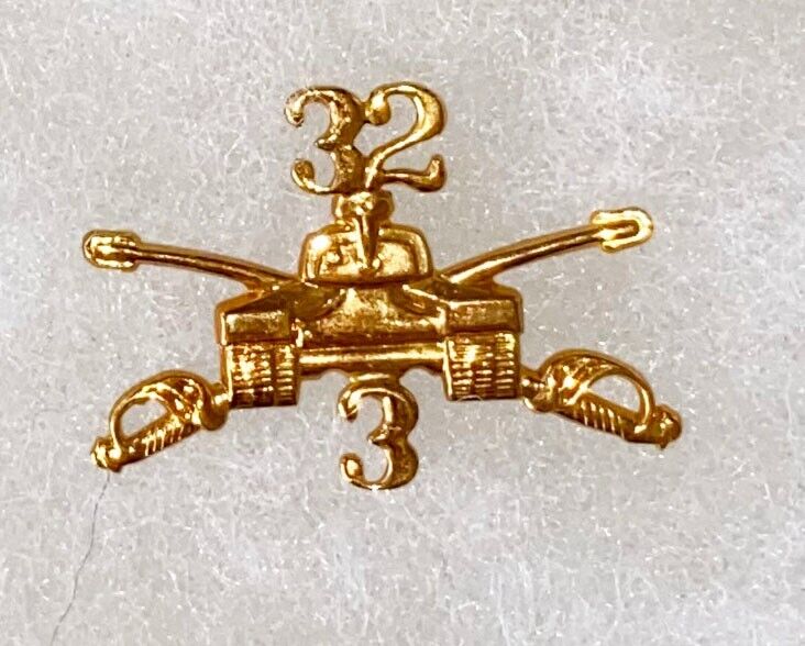 Post-WWII 32nd Squadron 3rd Armored Cavalry Regiment   Officers Collar Insignia