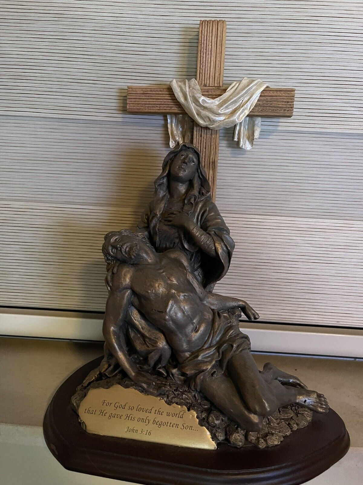 Jesus Christ Into Your Arms Danbury Mint Collectible Statue Cross religious