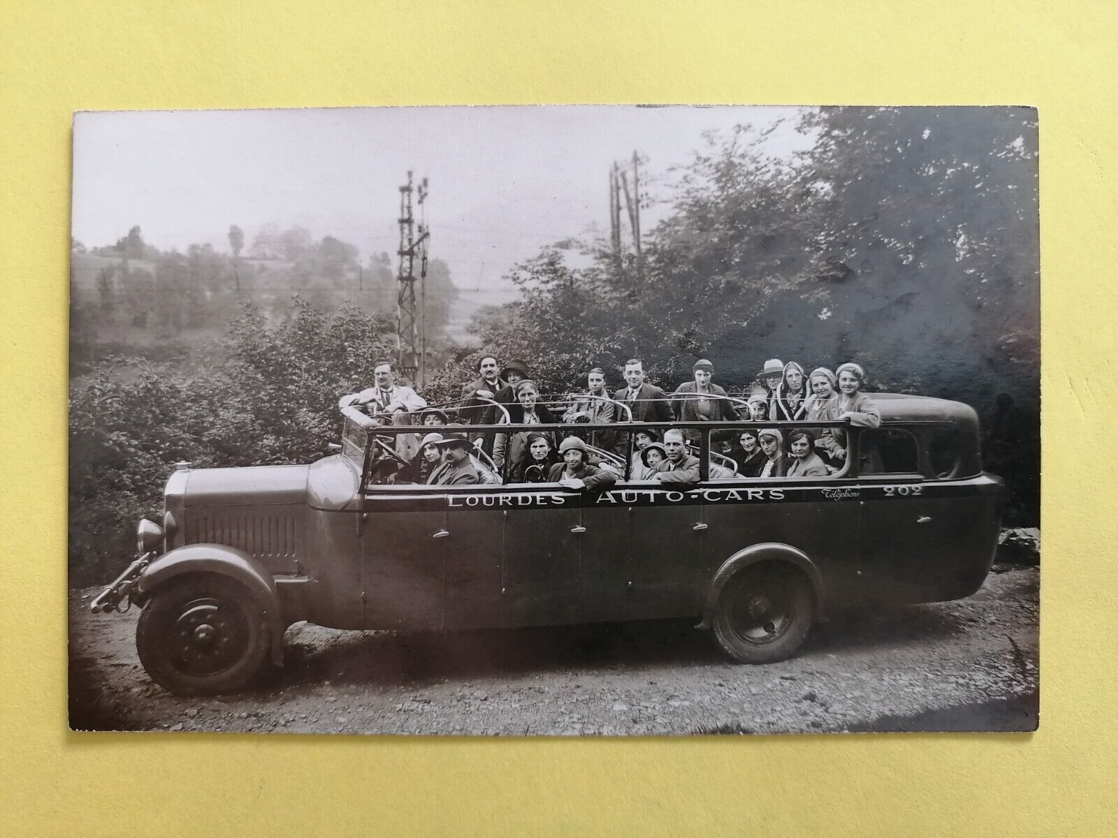 cpa 1930 photo card transport vehicle heavy cars Catholic pilgrims