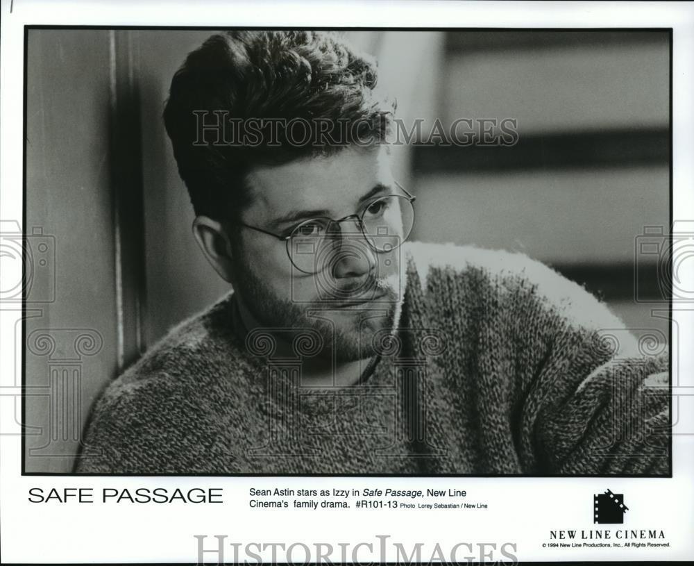 1994 Press Photo Sean Astin stars as Izzy in Safe Passage - cvb73791