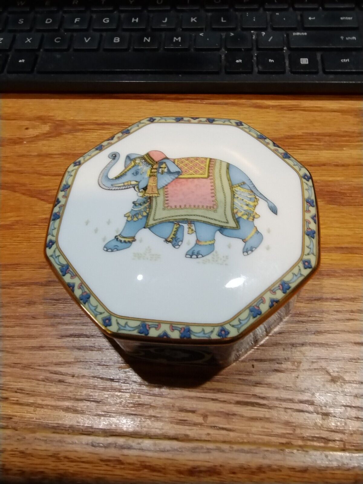 VTG Wedgwood  Blue Elephant  Bone China England Lidded Trinket Box Jewelry 1992 