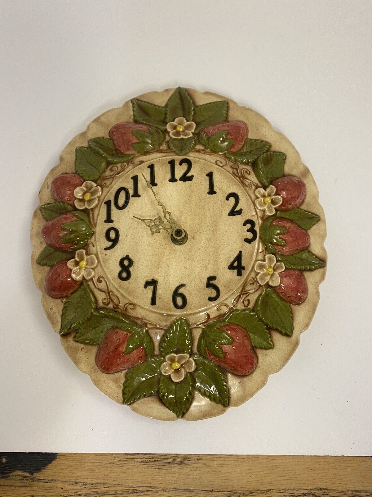 Vintage SCIOTO 1983 Ceramic Battery Wall Clock strawberries, And Flowers, Signed