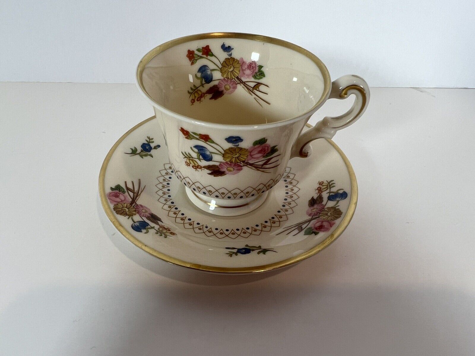 Vintage Syracuse Old Ivory ‘Coventry’ Tea Cup & Saucer Gold Rimmed Floral 1950