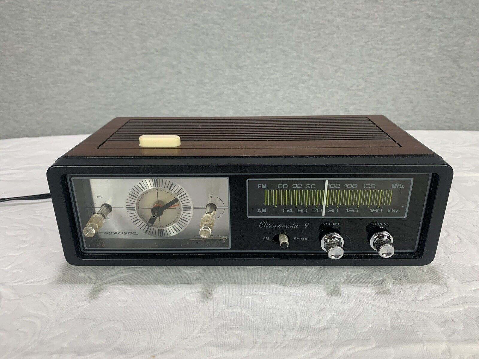 Vintage Realistic Chronomatic-9 Analog AM/FM Alarm Clock Radio Tested & Working