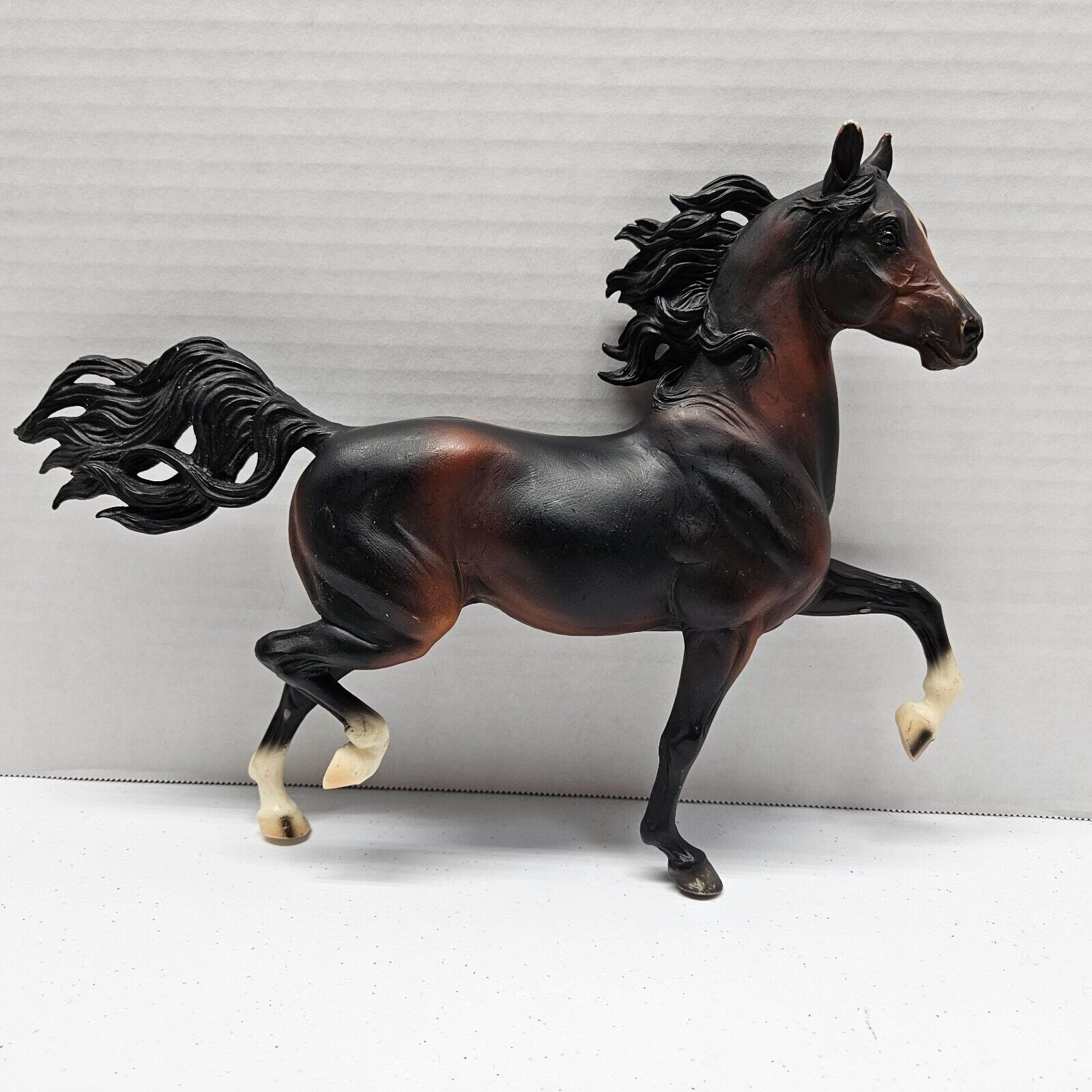 Breyer HUCKLEBERRY BEY Dark Bay - Traditional Arabian Horse #472 - No Stand