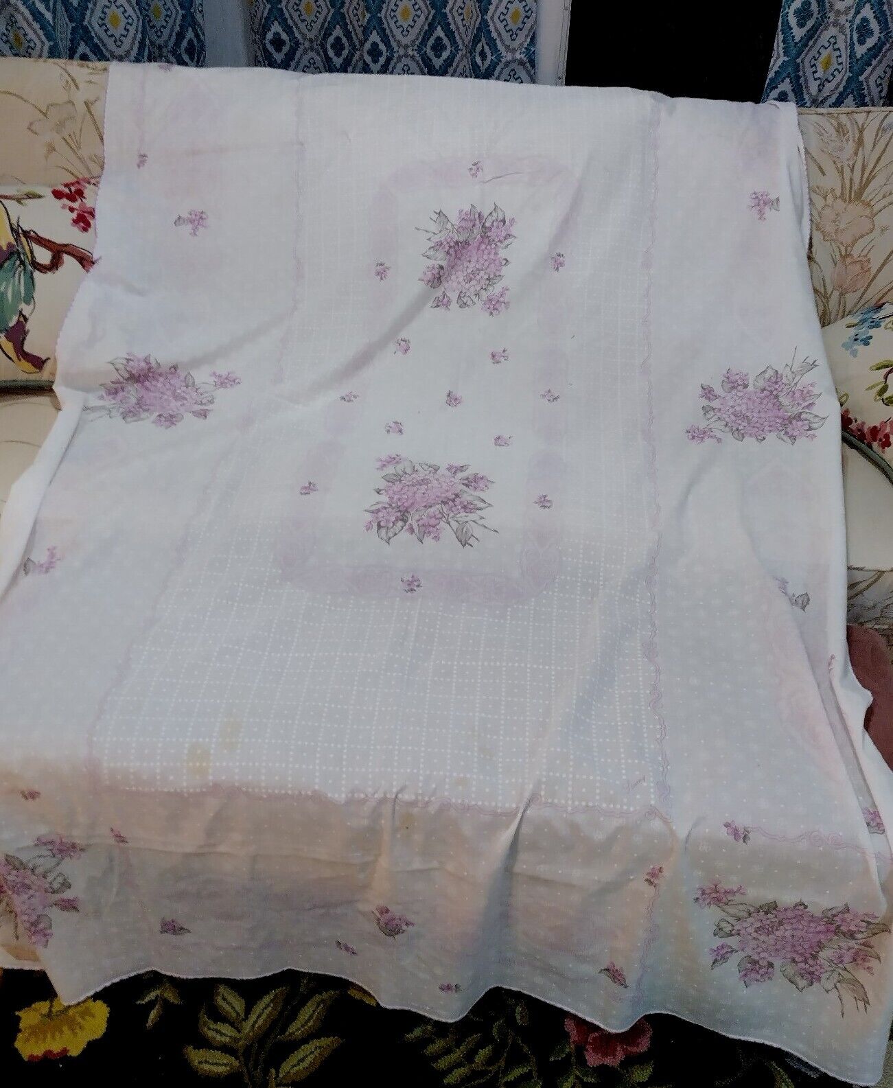 Vintage 53 X 88 White And Lavender Floral Violets Soft Fabric Tablecloth