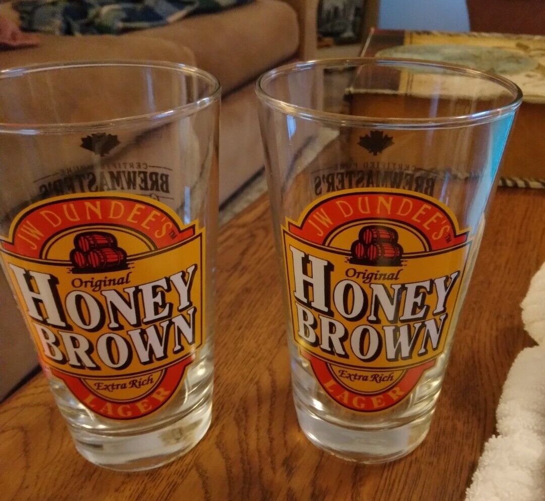 Set Of 2 JW Dundee’s Honey Brown Brewmaster’s Pint Glass 16oz Lager 