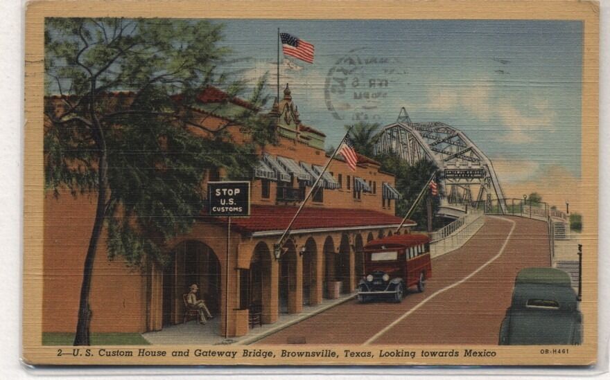 US Custom House Gateway Bridge Brownsville,TX towards Mexico 1947 Linen Postcard