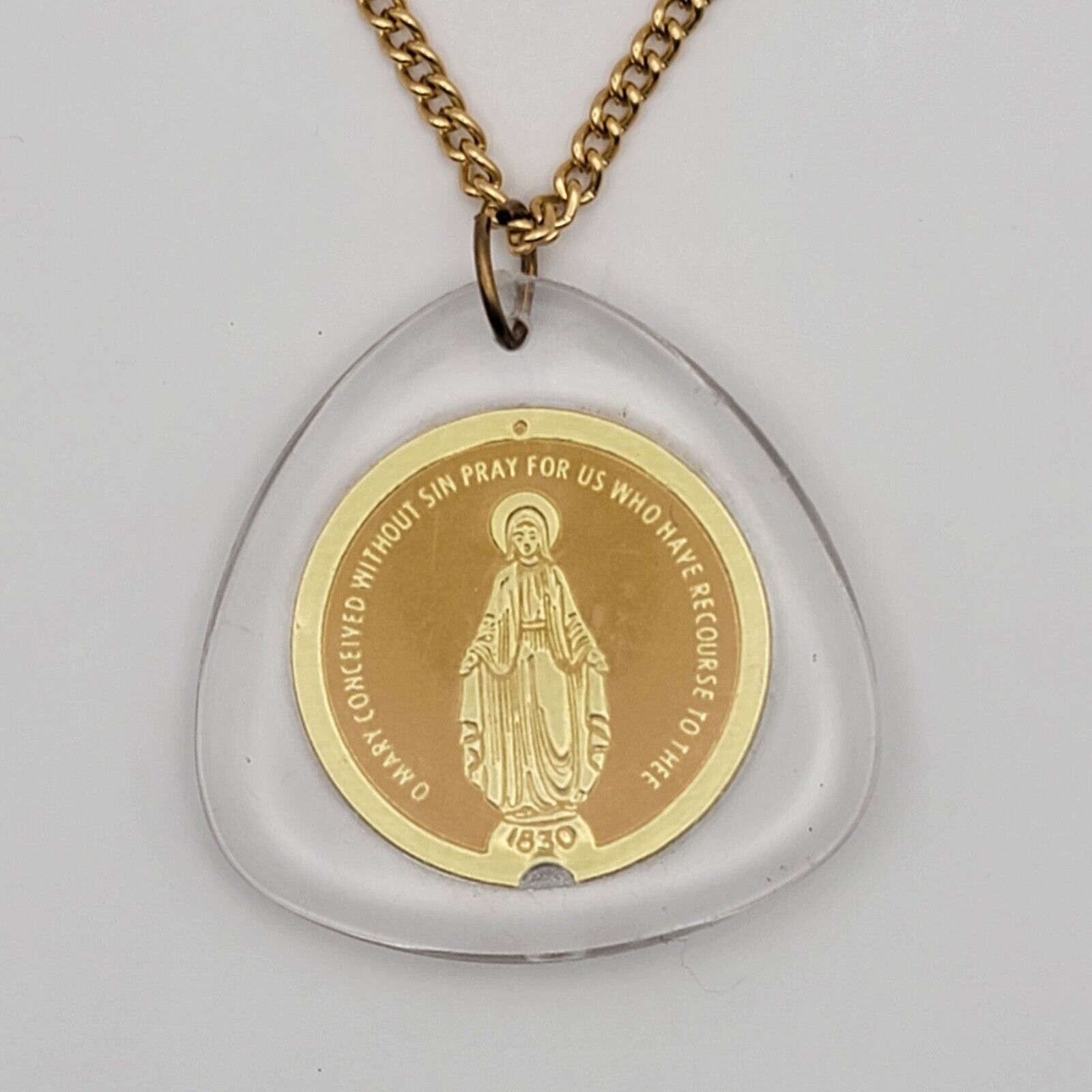 Blessed Mother Mary Catholic Medal Vintage Lucite Encased Medallion w/24\