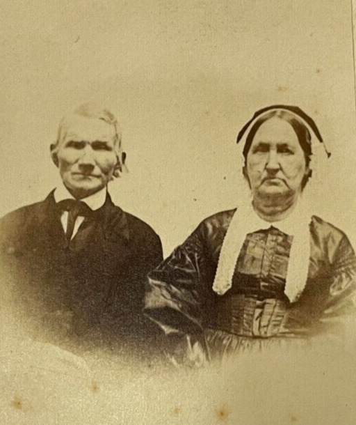 ANTIQUE CDV PHOTO RESPECTABLE COUPLE 2-CENT CIVIL WAR TAX STAMP OSWEGO NY GOOD