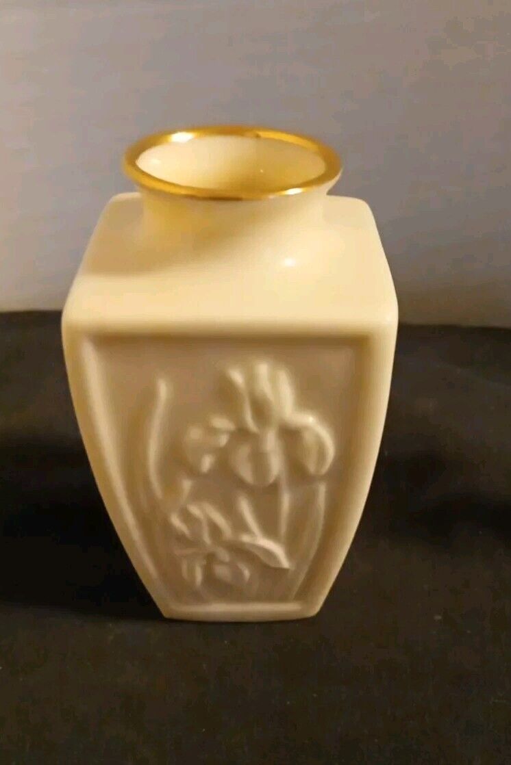Lenox Miniature Vase 24 K Gold Rim Very Cute Design On All Sides 
