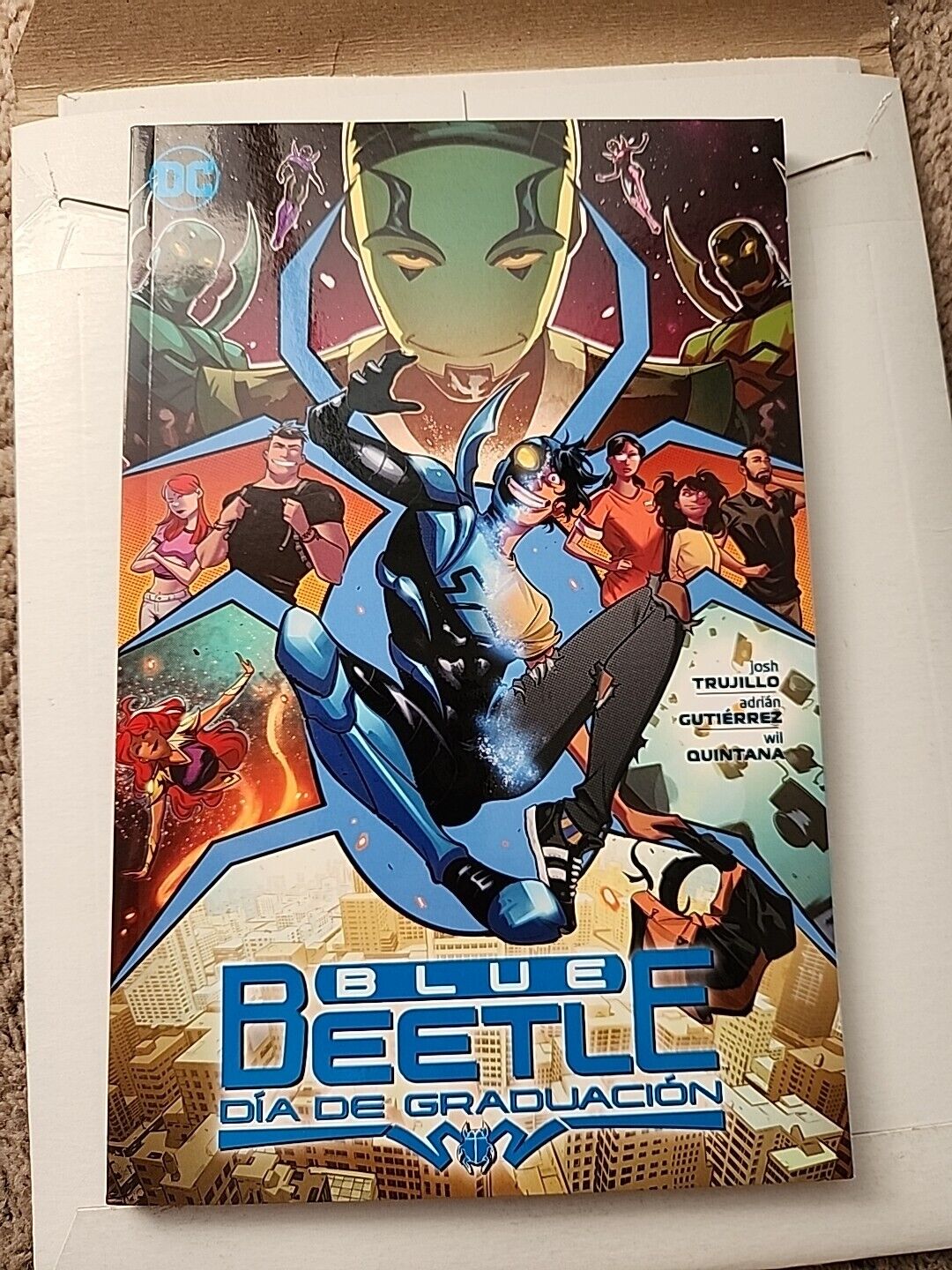 Blue Beetle Dia de Graduacion TP SPANISH LANGUAGE Edition VGC