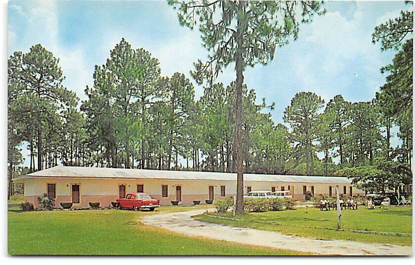 Florida-FL-Starke-Jo-Lu Motel-Cars-People-Garst-Vintage Psotcard