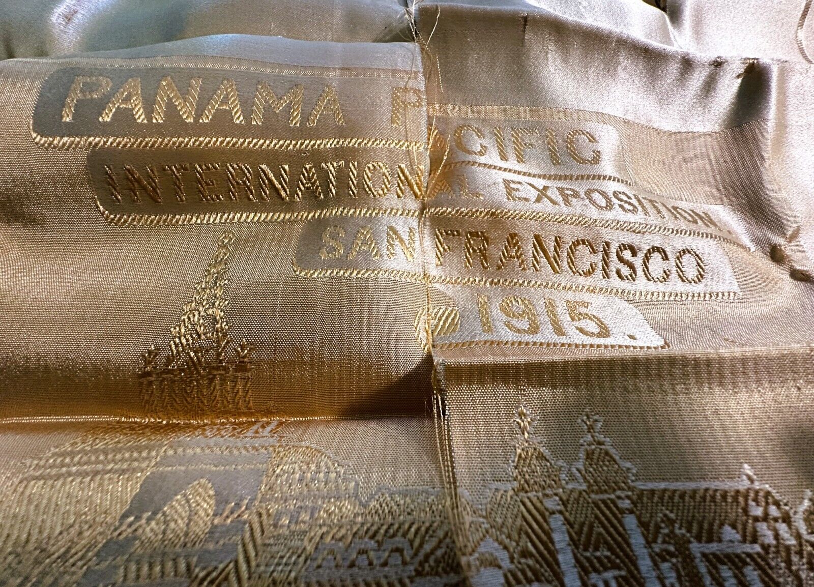 Rare 1915 Panama Pacific Expo San Francisco GOLD THREAD Silk Souvenir 20 X 20