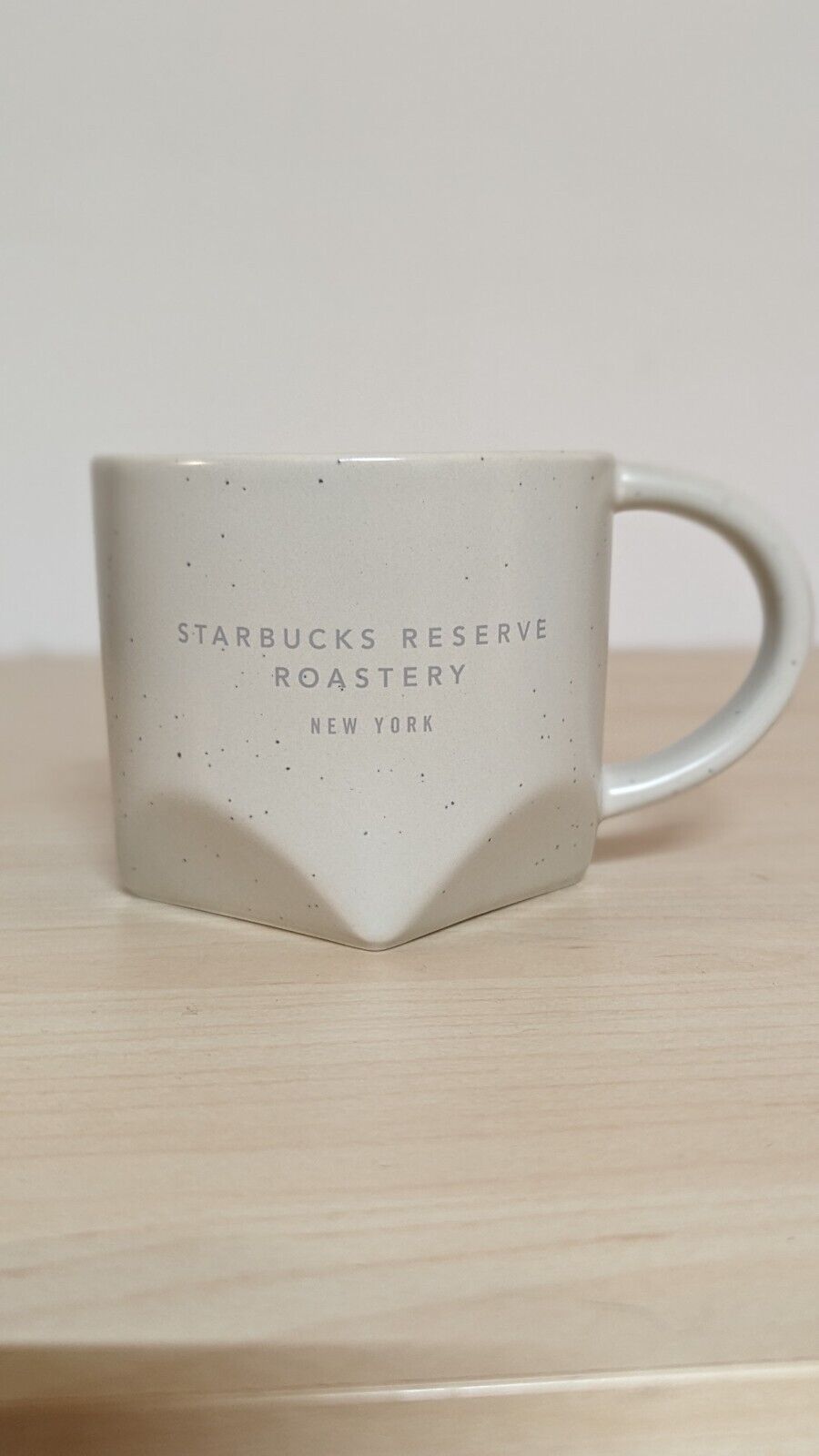 2018 Starbucks Reserve Roastery New York 12 Oz Cream Colored Bevel Mug W/ Specks