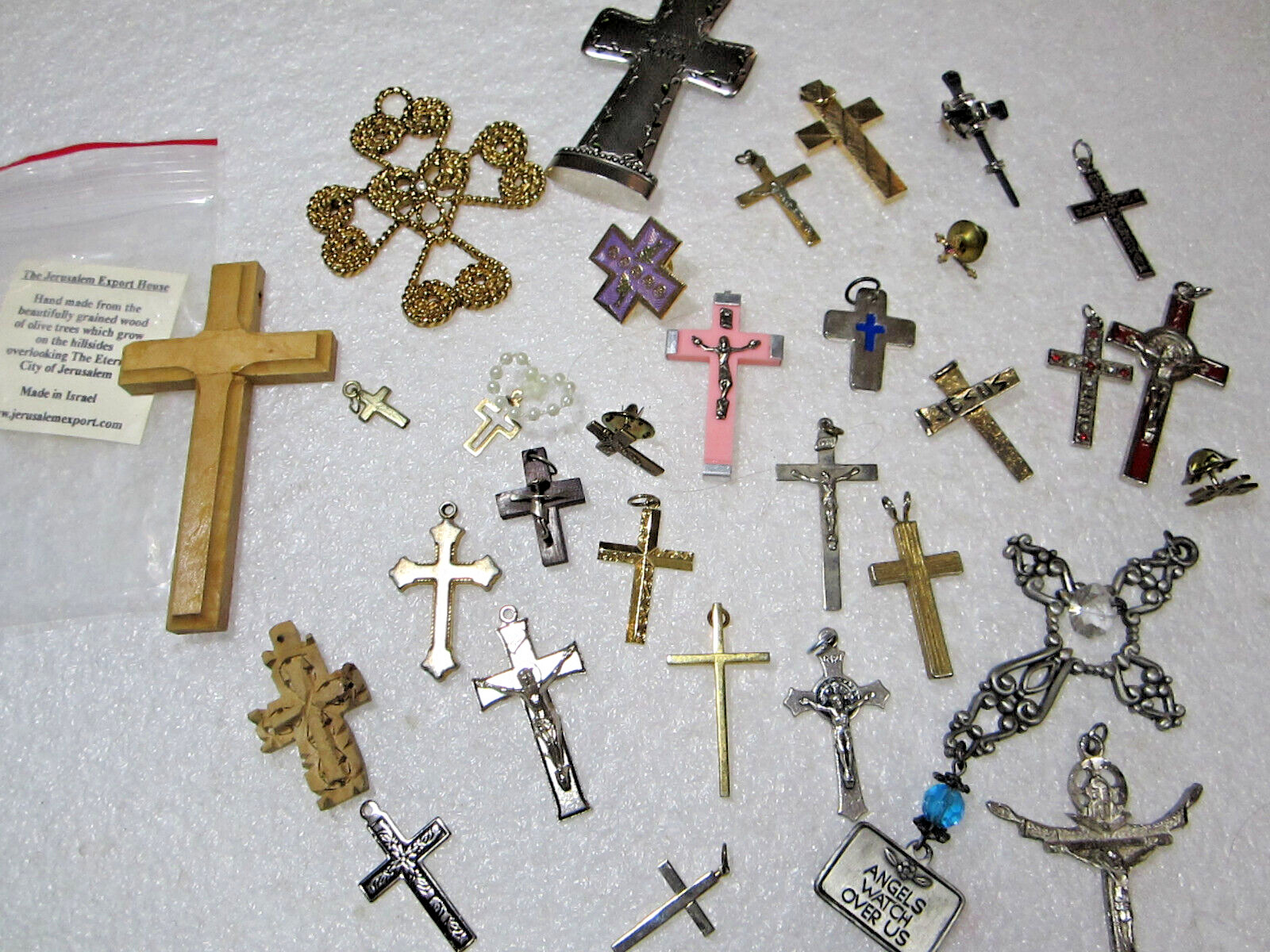 LOT 28 VINTAGE CROSSES CRUCIFIX  RELIGIOUS PENDANTS JERUSALEM OLIVE LAPEL pins
