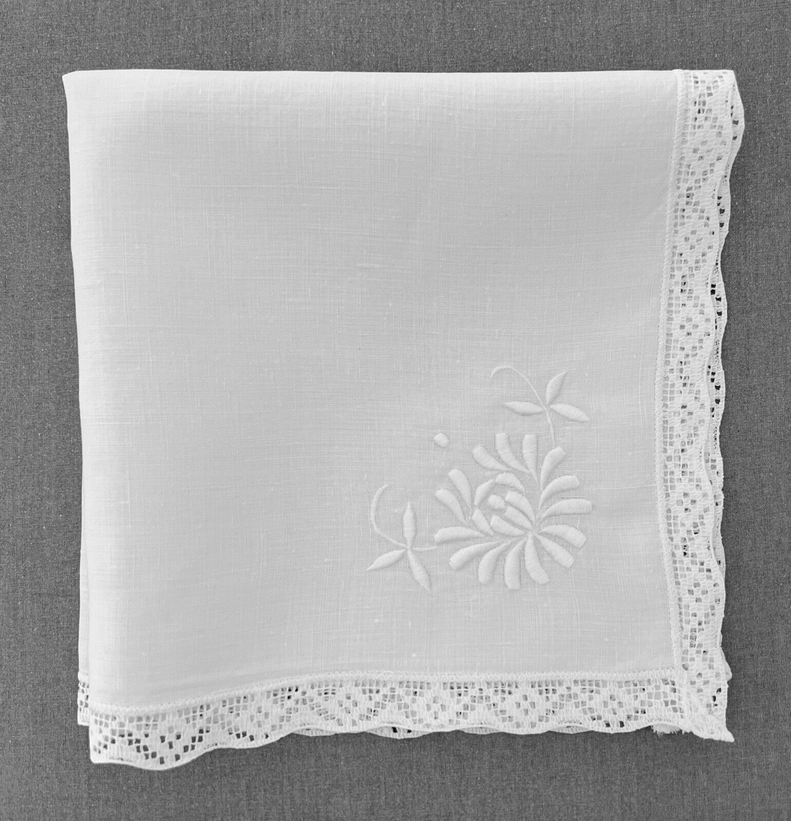 Vtg Embroidered Linen Tablecloth, George Sim, Hong Kong 70 X 90, 12 napkins, NOS