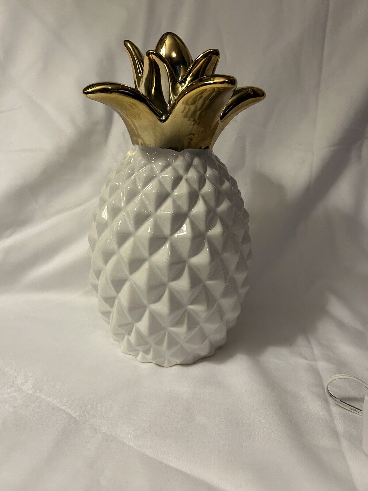 Beautiful Ceramic White And Gold Pinepple