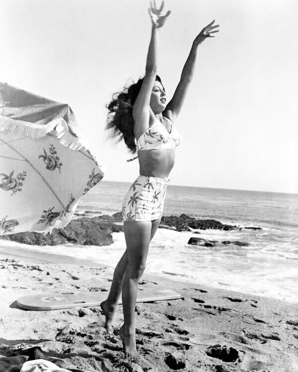 Gail Russell 1948 Busty Leggy Barefoot Swimsuit Publicity Pin up 8x10 Photo