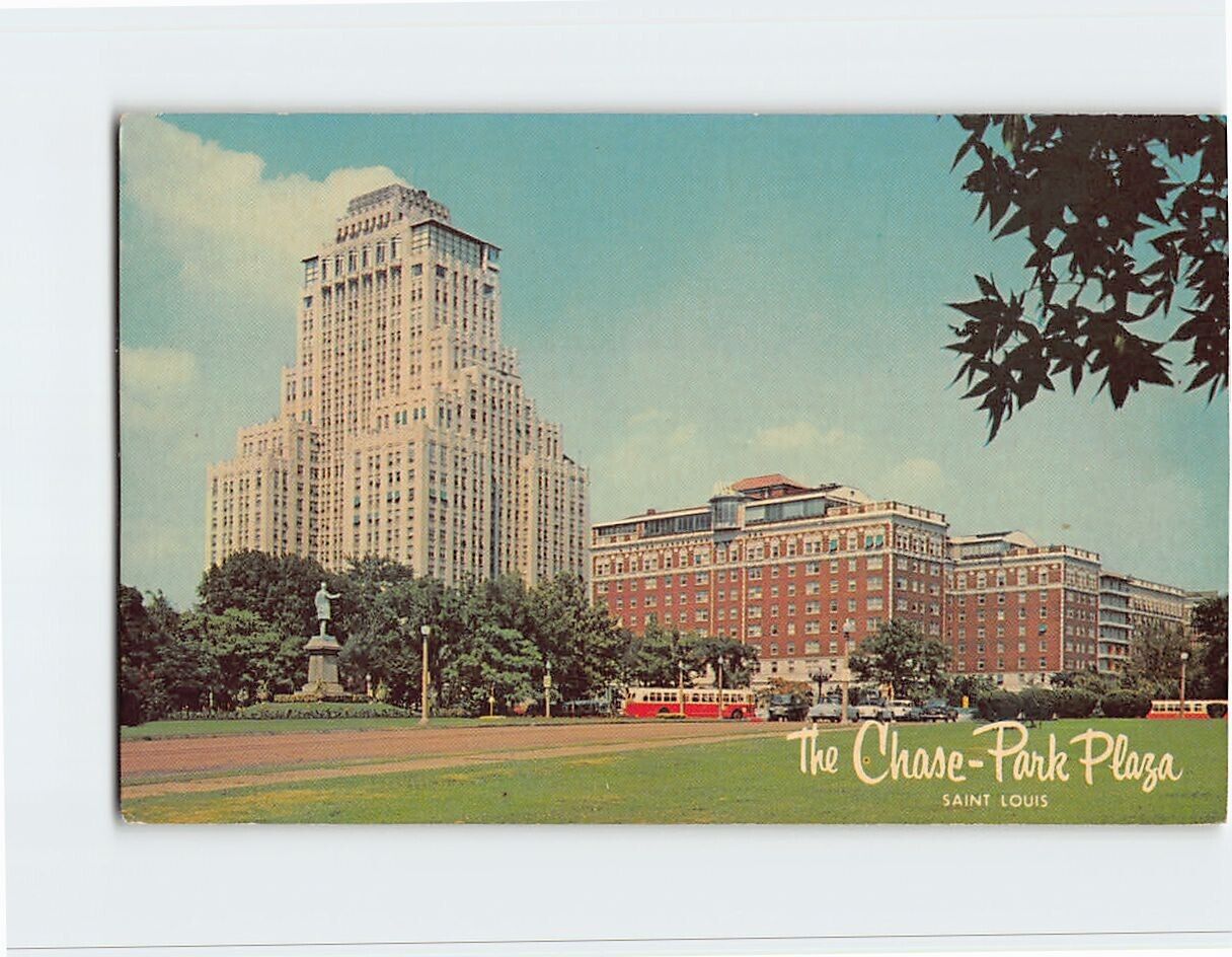 Postcard The Chase-Park Plaza, St. Louis, Missouri