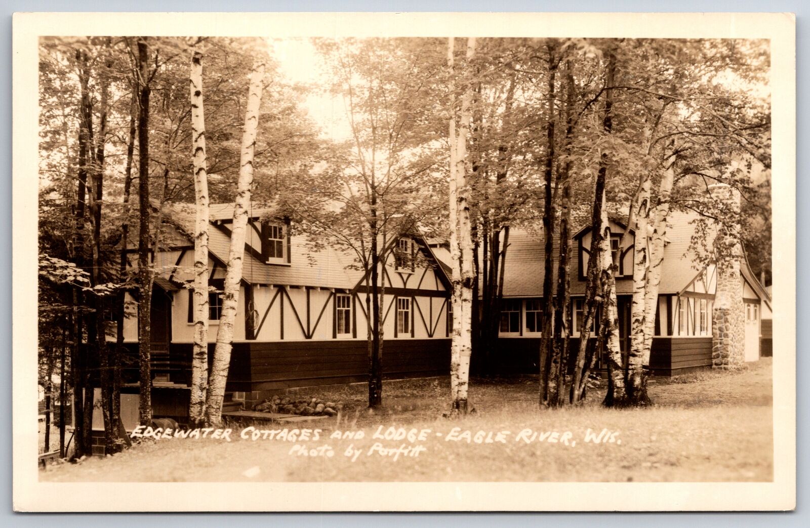 Eagle River Wisconsin~Edgewater Cottages & Lodge~Birches~1940s RPPC