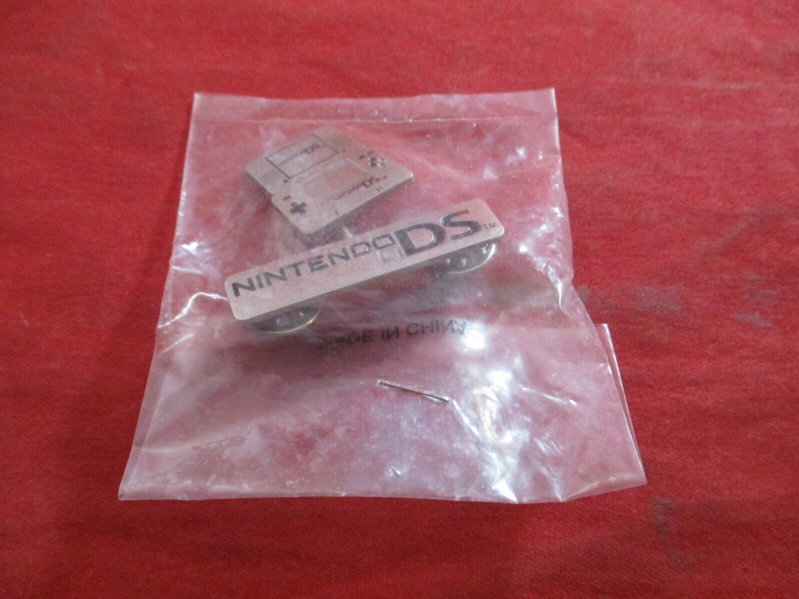 Nintendo DS Console System Employee E3 Promo Pin Button Pinback *NEW*