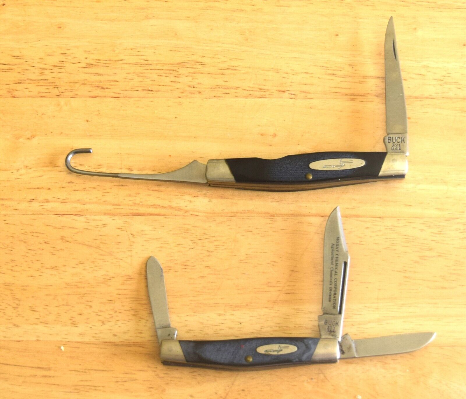 2 Vintage Buck USA #303 Cadet #321 Bird Gut Hook Pocket Knife 1972-1986