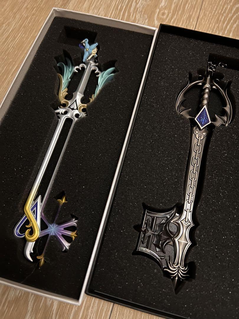 Kingdom Hearts Key Set of 2 Disney Ambassador Hotel Keyblade Room 2022 Limited