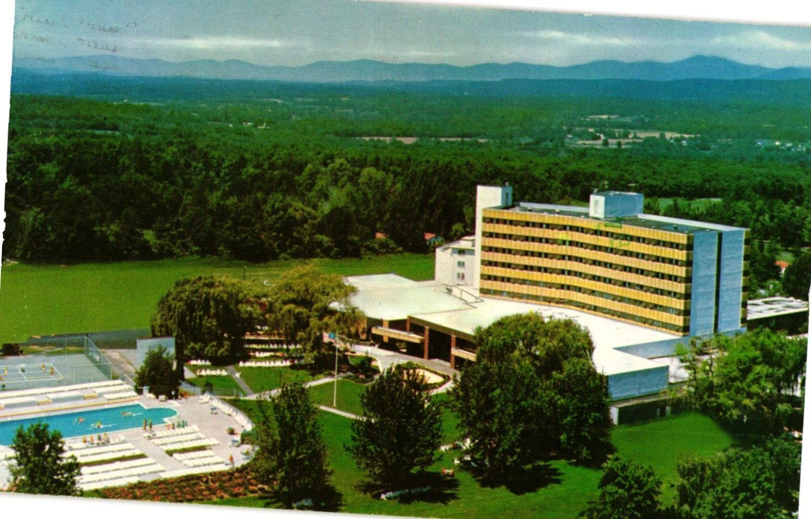 Postcard The Granit Hotel and Country Club, Kerhonkson, New York