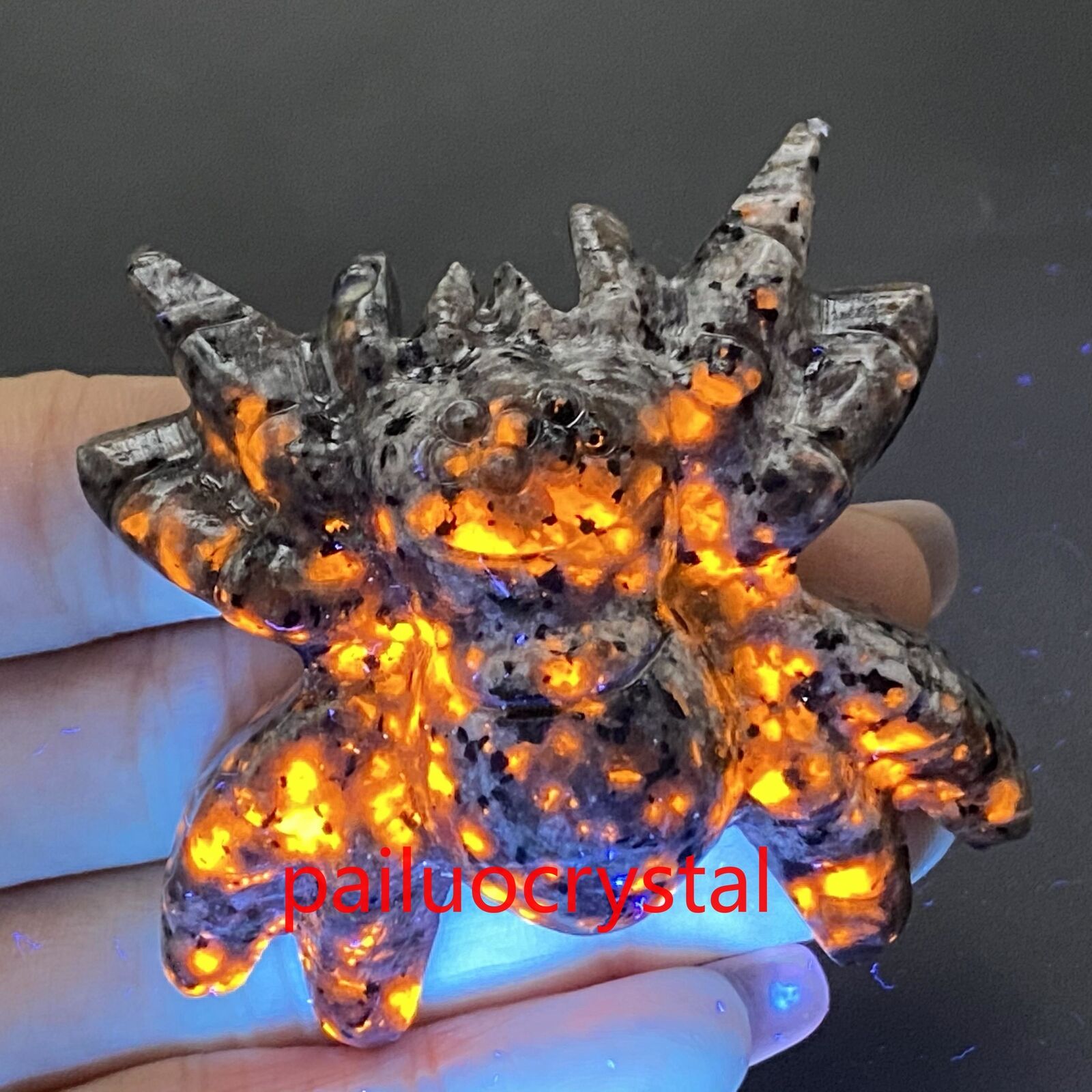 1pcs Natural Yooperite Flame\'s Stone Spider Quartz Crystal Skull Figurines 2.5\