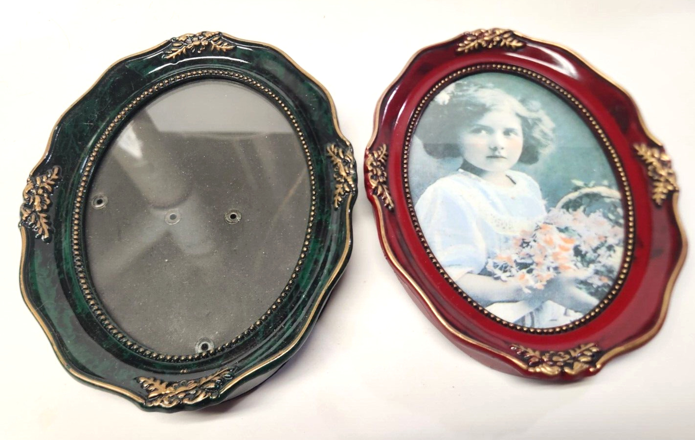 Pair Vintage Lacquered Wood Oval Ornate Picture Photo Frames Green & Red 4X6